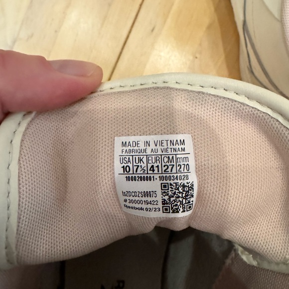 Reebok high tops - Picture 3 of 3